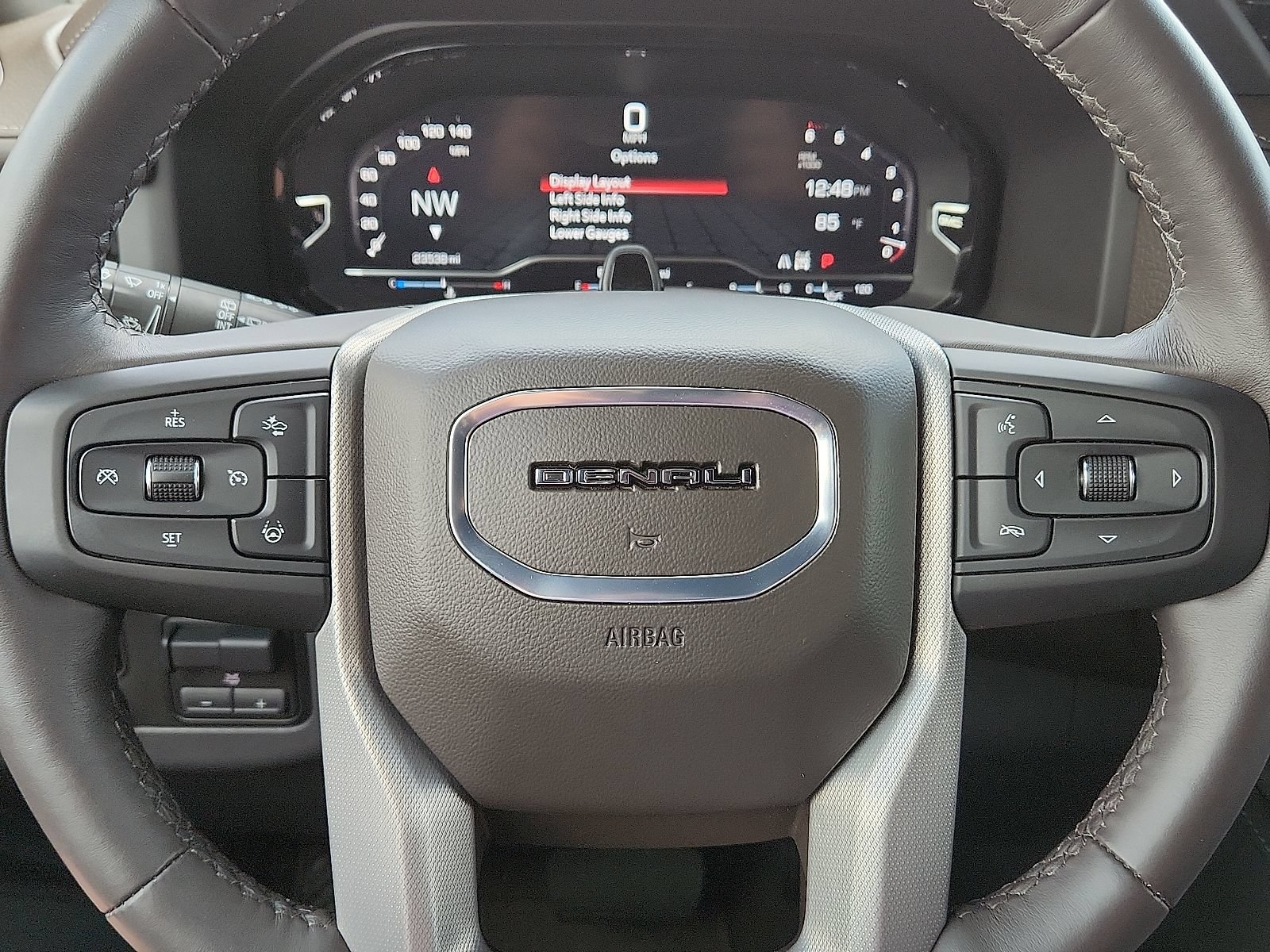 Used 2024 GMC Yukon Denali w/ Advanced Technology Package AWD/4WD image 24