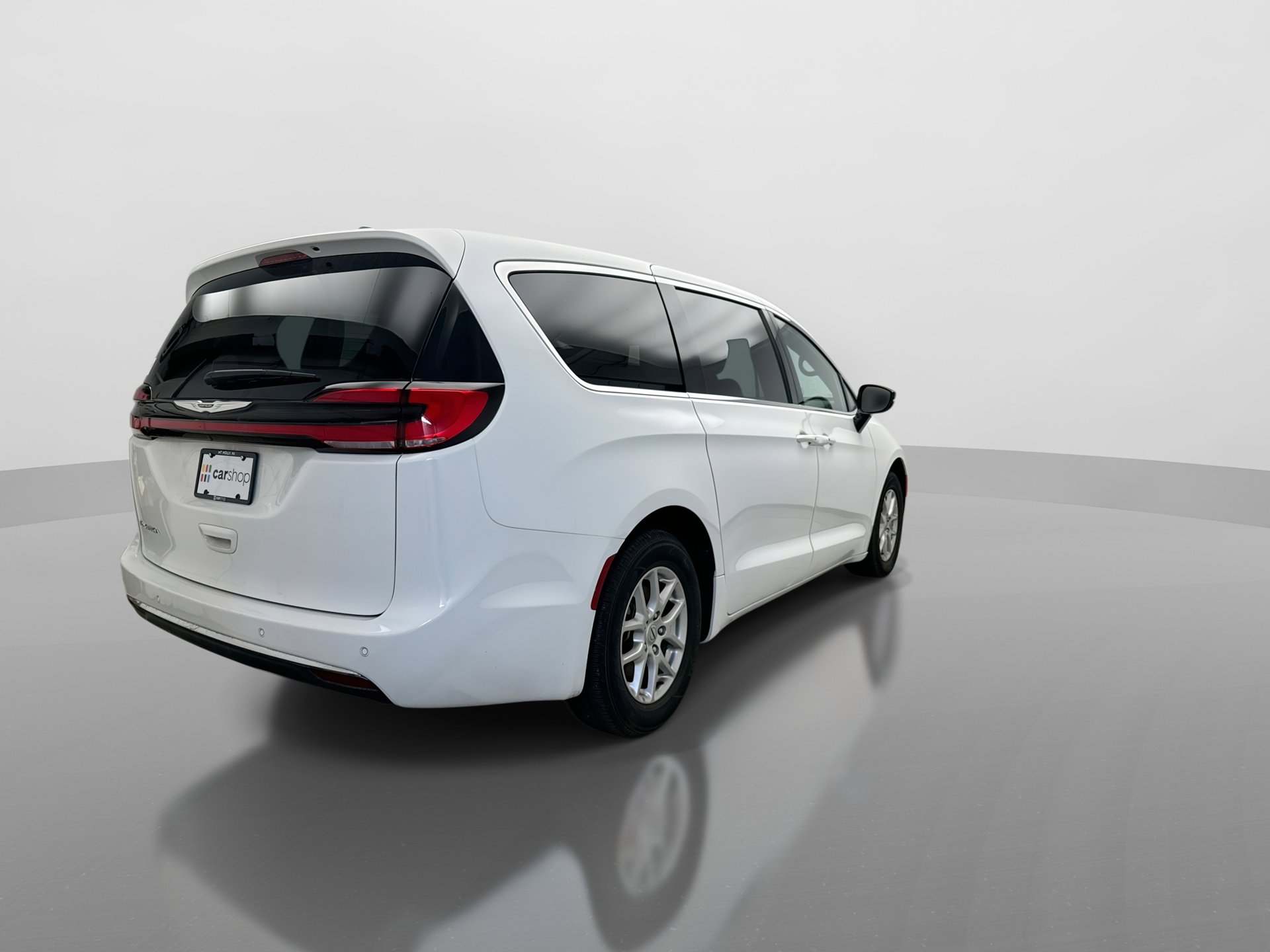 Used 2025 Chrysler Pacifica Select FWD image 5