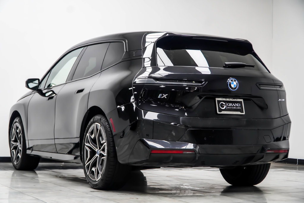 Used 2024 BMW iX xDrive50 w/ Premium Package AWD/4WD image 15