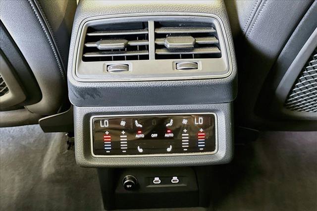 Used 2022 Audi e-tron Premium Plus w/ Premium Plus Package AWD/4WD image 24