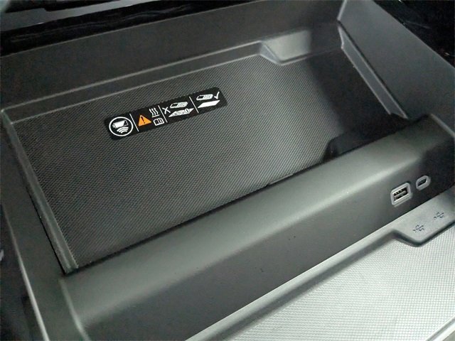 Used 2025 Chevrolet Suburban Z71 w/ Comfort Package image 27