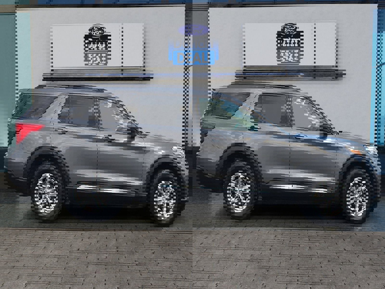 Certified 2022 Ford Explorer XLT image 2