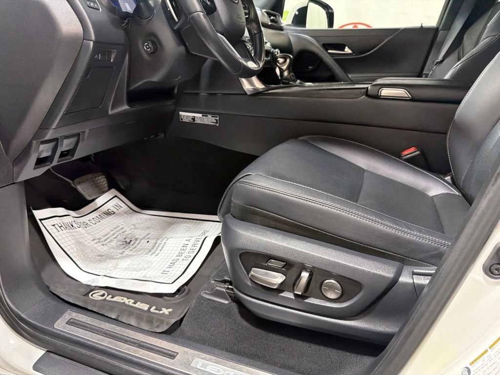 Used 2024 Lexus LX 600 4WD w/ Luxury Package image 24