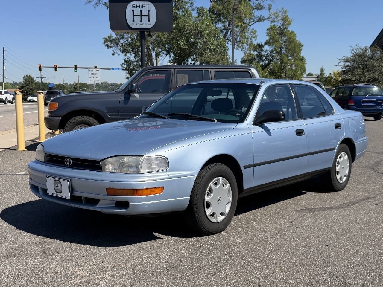 Used 1992 Toyota Camry Deluxe FWD image 3
