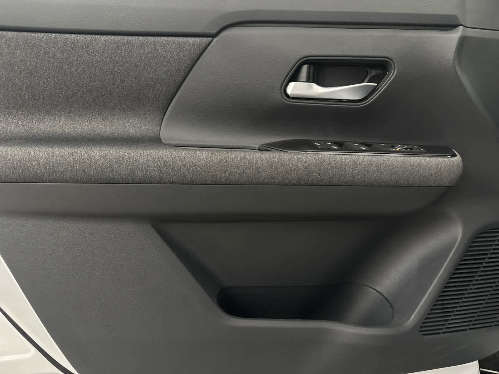 New 2026 Nissan Kicks SV image 14