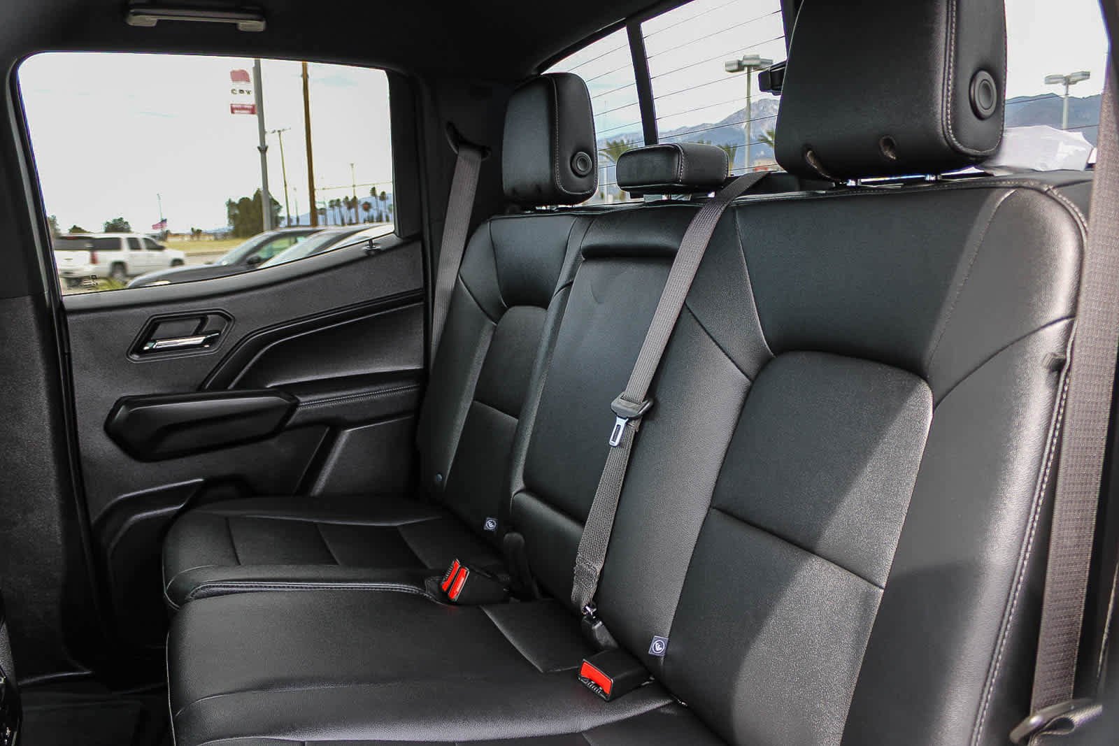 Used 2025 Chevrolet Colorado LT w/ LT Convenience Package image 18