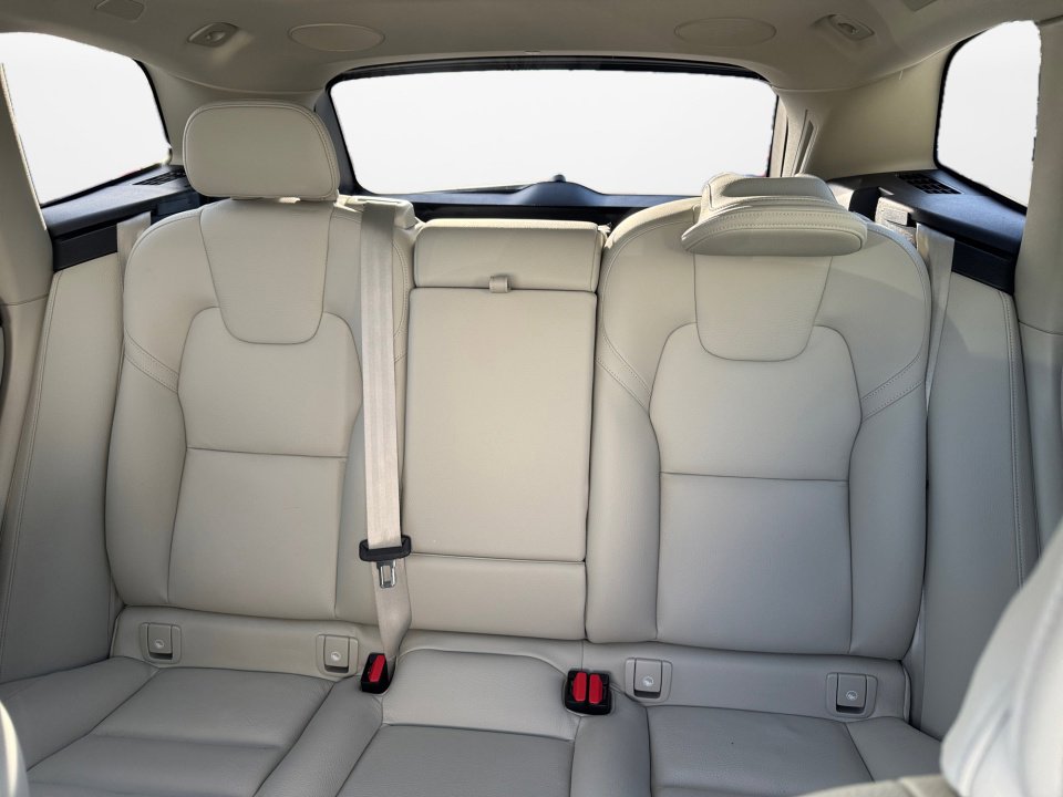 Used 2023 Volvo XC60 T8 Plus w/ Protection Package Premier image 15