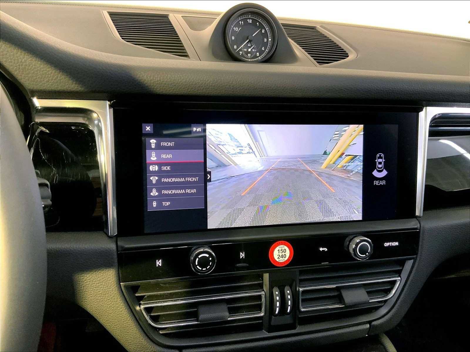 Certified 2025 Porsche Macan image 31