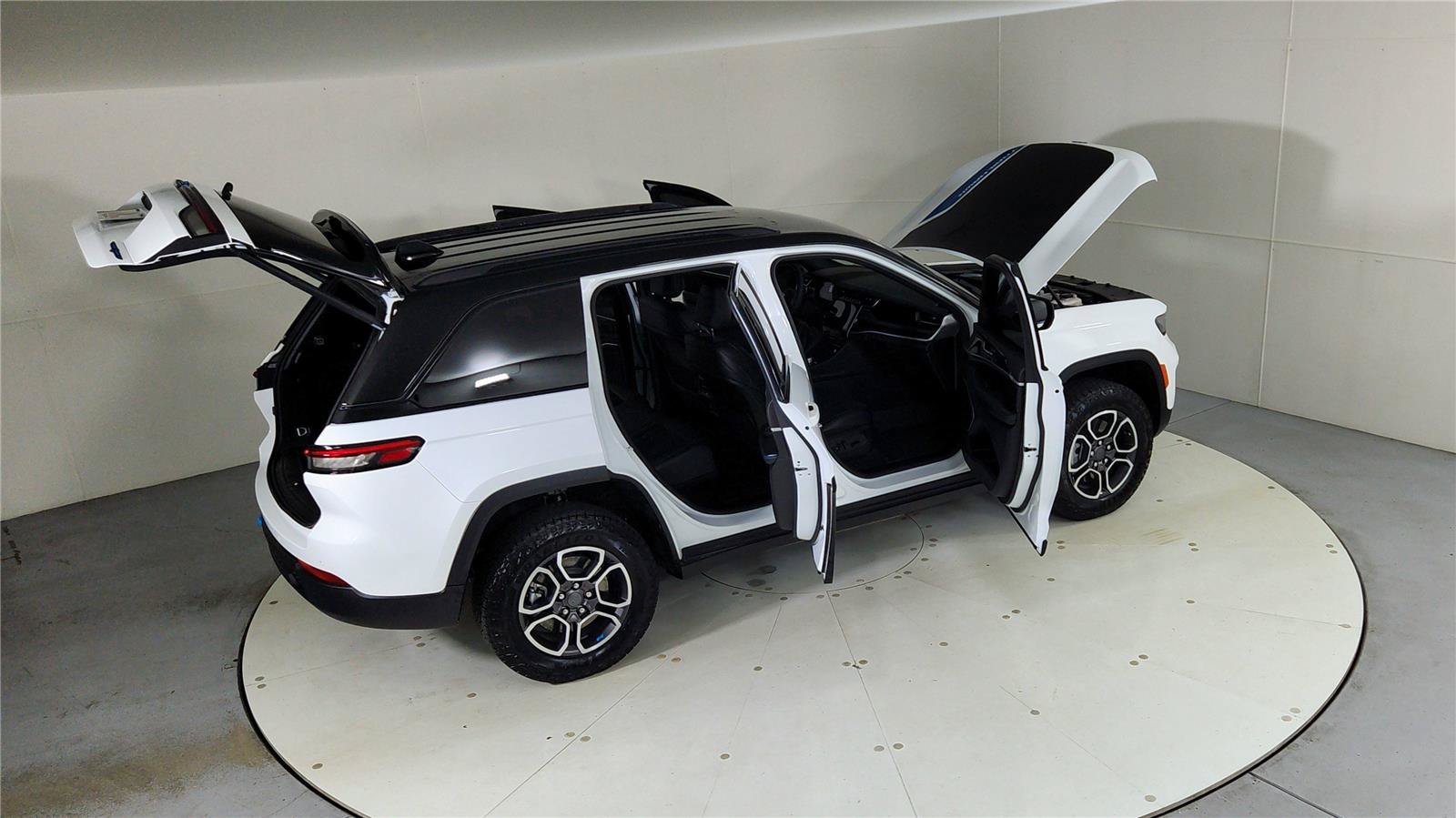 Used 2024 Jeep Grand Cherokee Trailhawk w/ Luxury Tech Group III AWD/4WD image 53