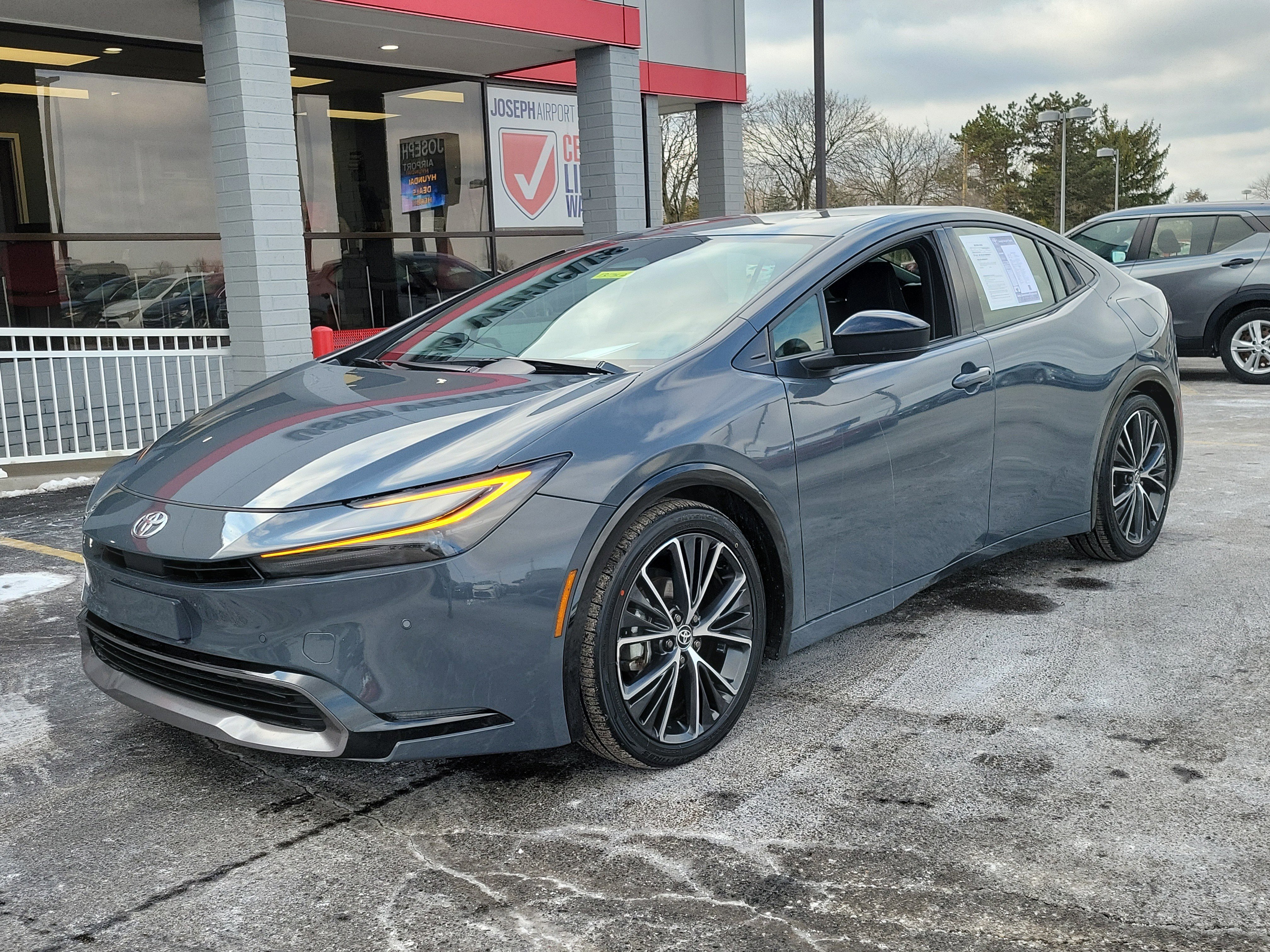 Used 2024 Toyota Prius XLE image 2