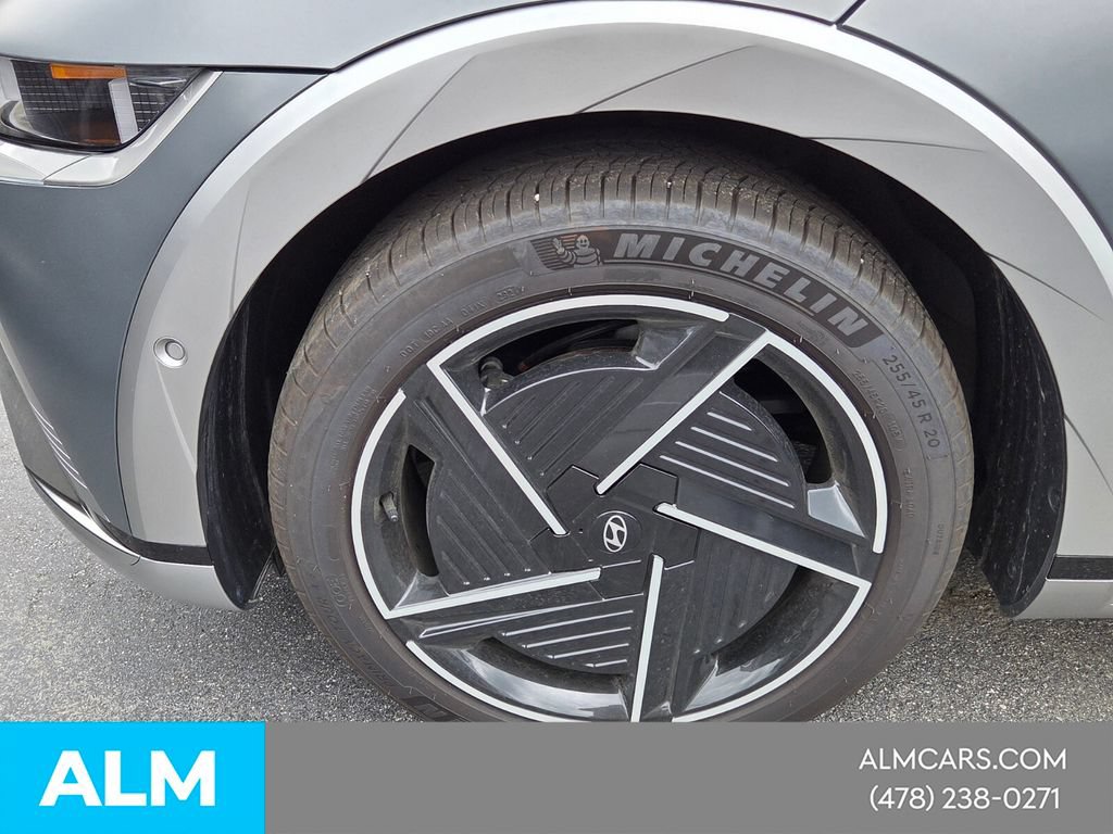 Used 2025 Hyundai Ioniq 5 Limited AWD/4WD image 2
