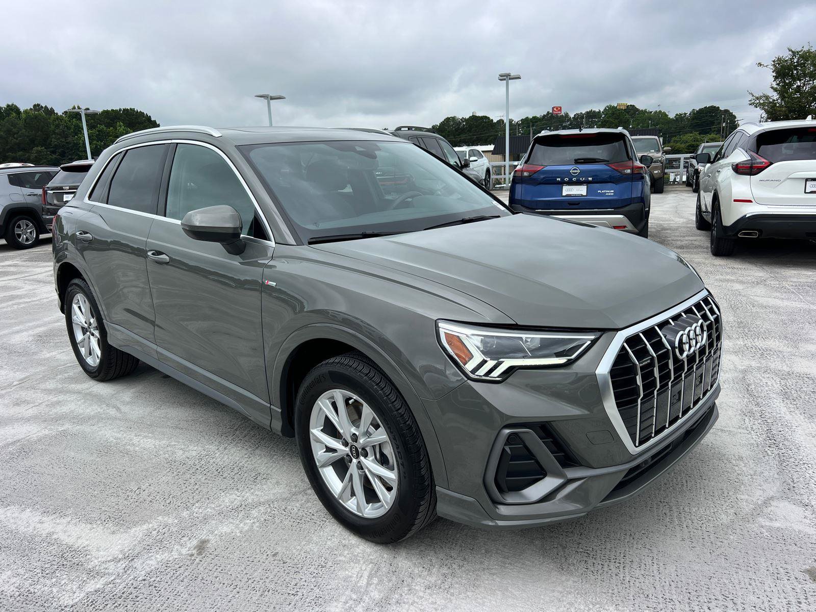 Certified 2025 Audi Q3 2.0T Premium Plus w/ Premium Plus Package AWD/4WD image 3
