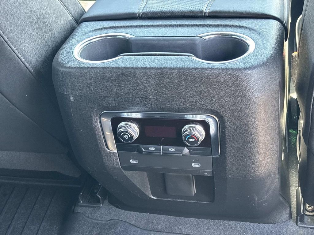 Used 2023 GMC Yukon SLT image 14