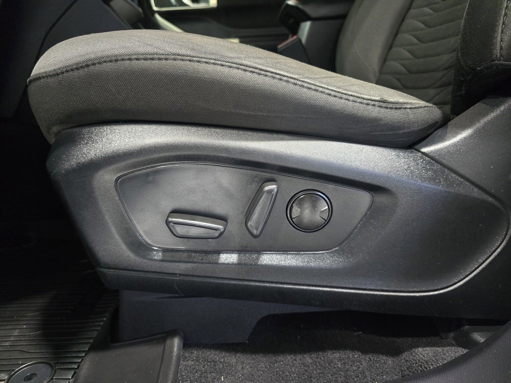 Used 2020 Ford Explorer XLT w/ Comfort Package image 14