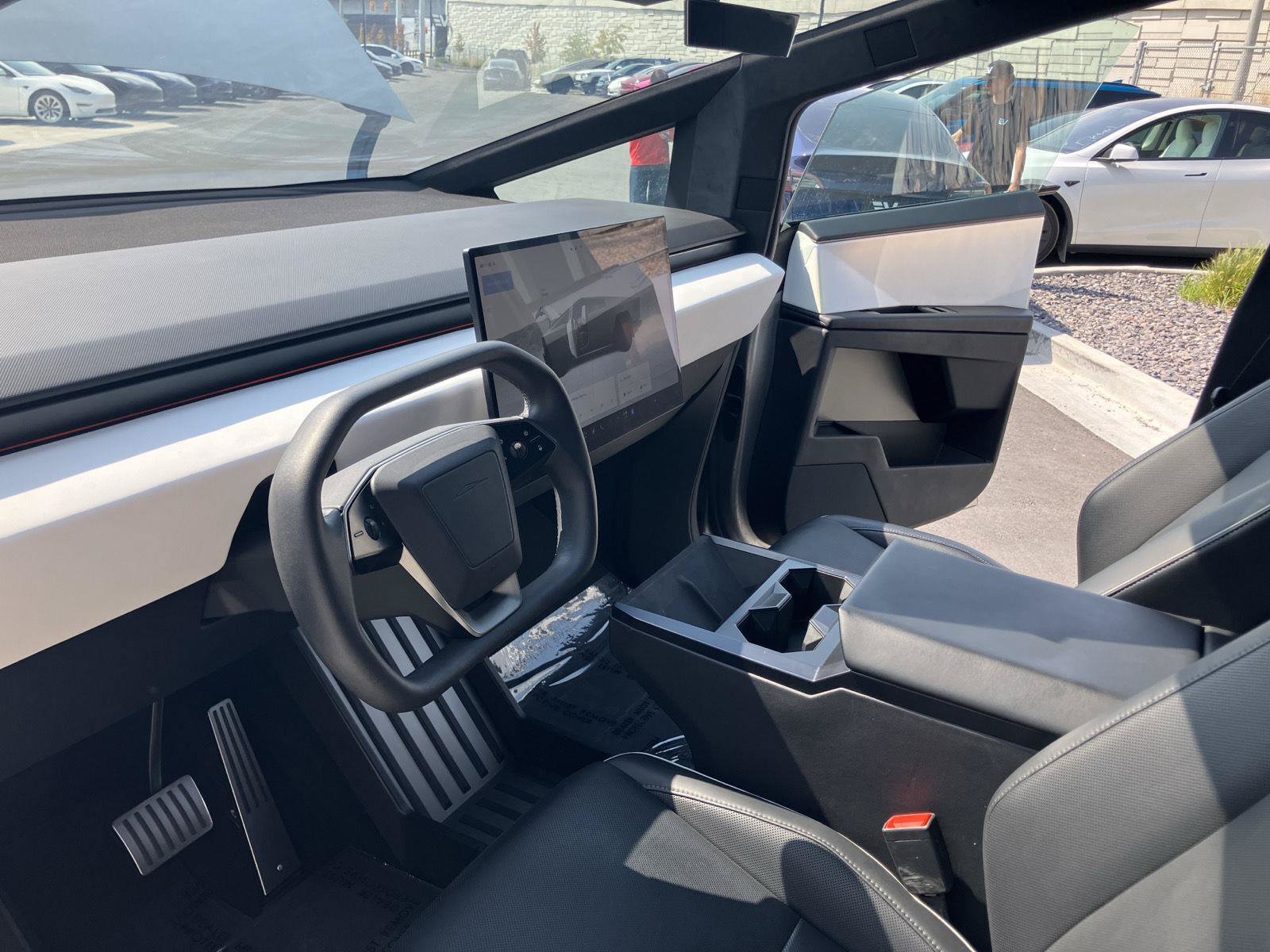 Used 2024 Tesla Cybertruck AWD Crew Cab image 14