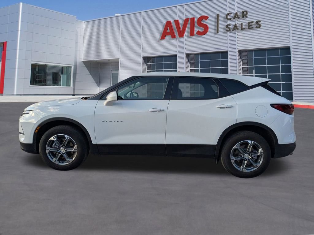 Used 2025 Chevrolet Blazer LT image 2