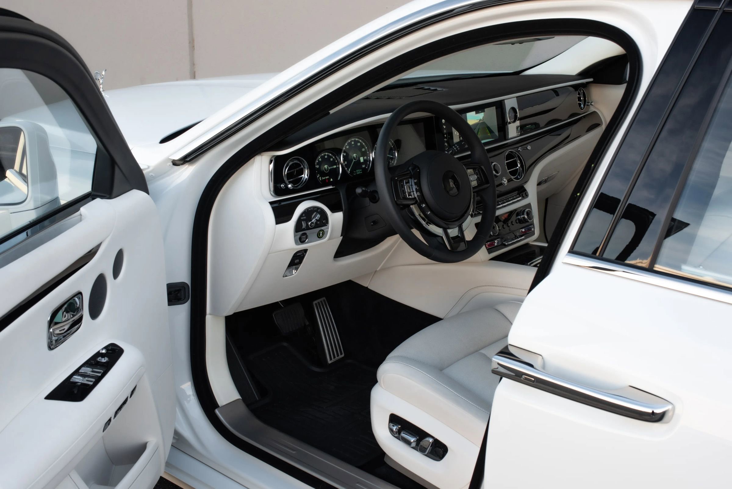 Used 2024 Rolls-Royce Ghost image 10