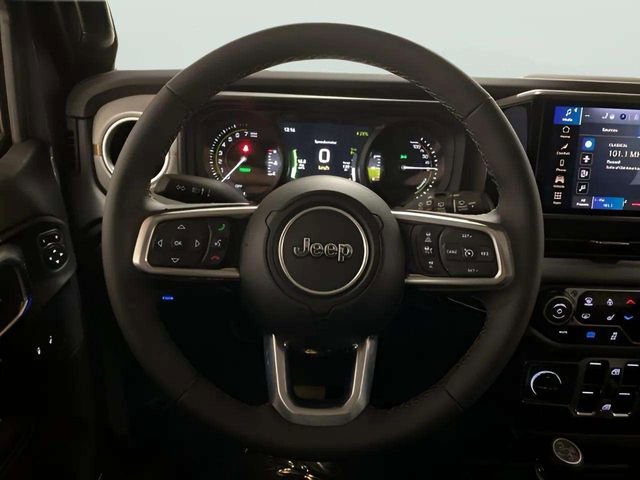 Used 2025 Jeep Wrangler Unlimited Sahara w/ Safety Group AWD/4WD image 21