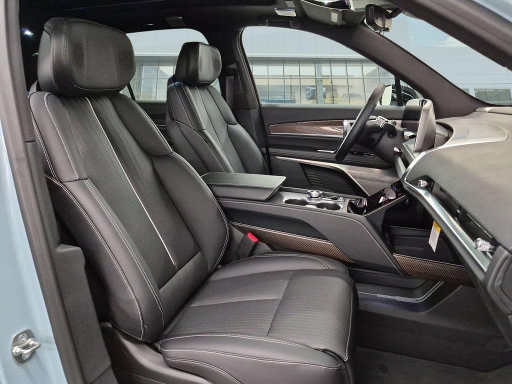 Certified 2026 Cadillac Vistiq Sport AWD/4WD image 13