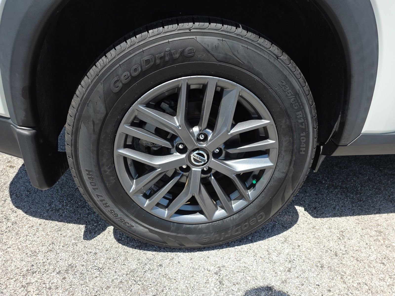 Used 2021 Nissan Rogue S FWD image 11