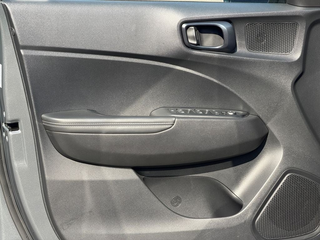 Certified 2025 Hyundai Venue Limited FWD image 20
