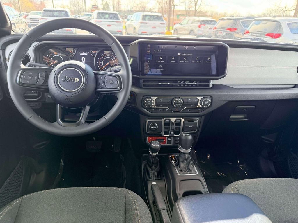 Used 2025 Jeep Wrangler Willys AWD/4WD image 3