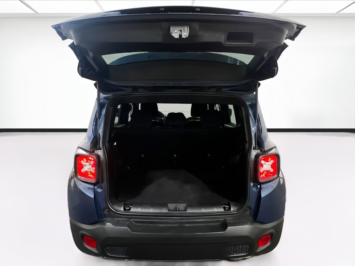 Used 2021 Jeep Renegade Latitude FWD image 18