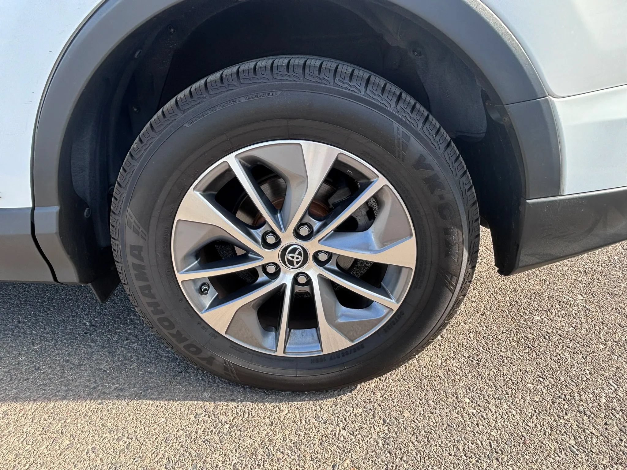 Used 2017 Toyota RAV4 XLE w/ Carpet Mat Package AWD/4WD image 19