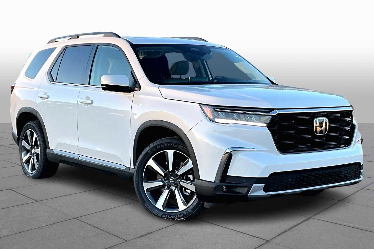 New 2025 Honda Pilot Touring image 2