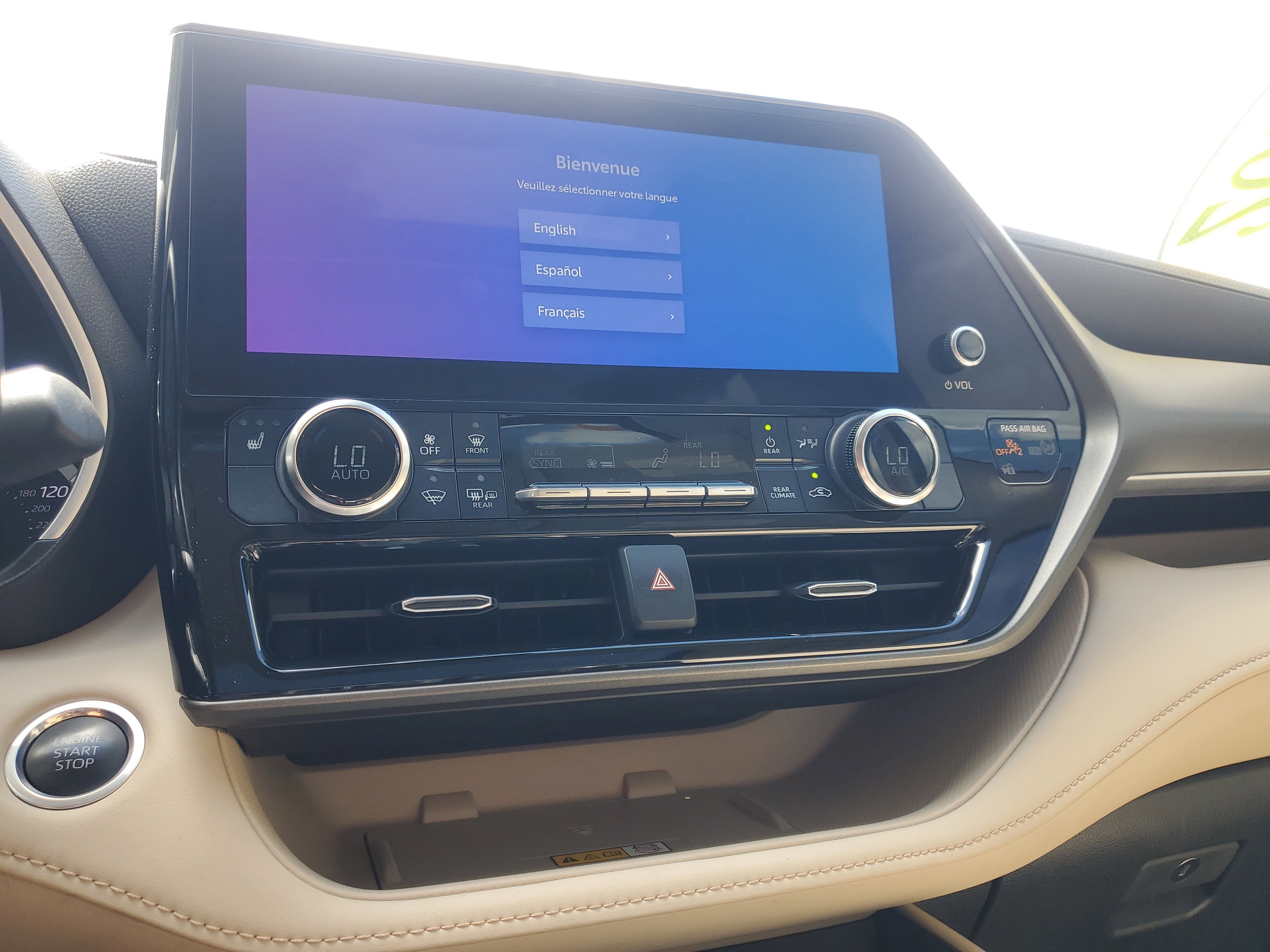 Used 2024 Toyota Highlander XLE image 28