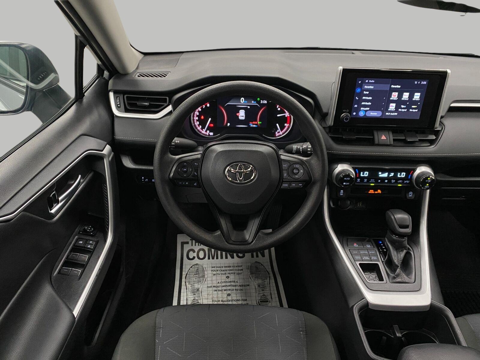 Used 2025 Toyota RAV4 XLE AWD/4WD image 13