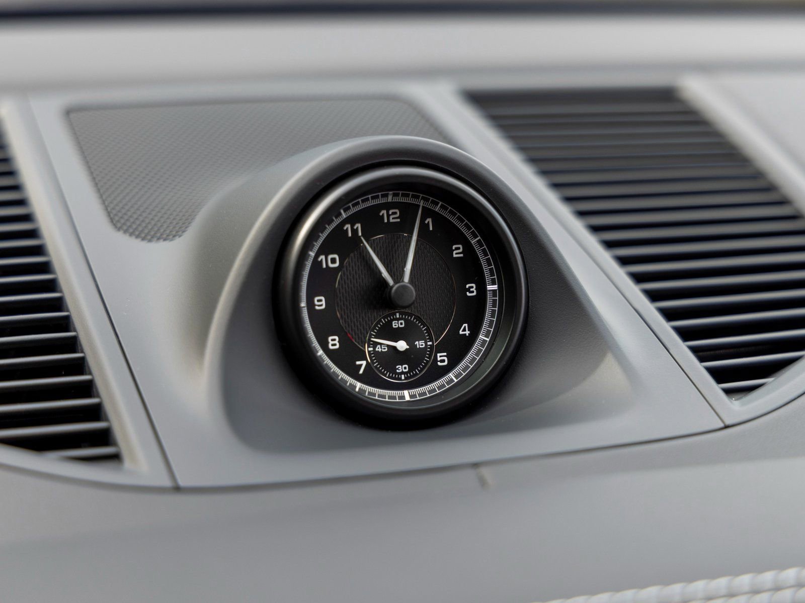 New 2025 Porsche Macan image 37