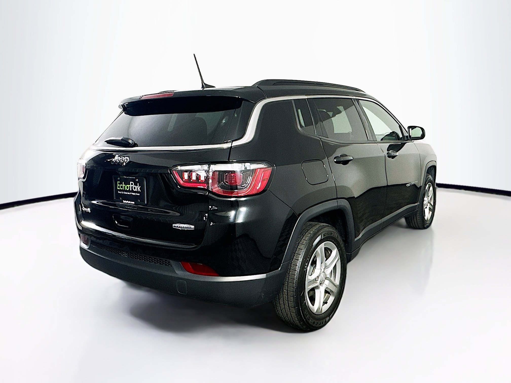 Used 2023 Jeep Compass Latitude w/ Convenience Group AWD/4WD image 9