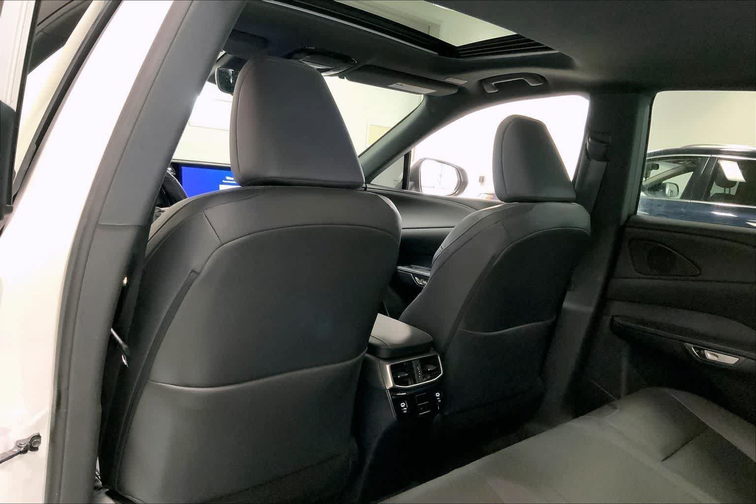 Used 2024 Lexus RX 350 Premium w/ Accessory Package (Z1) AWD/4WD image 10