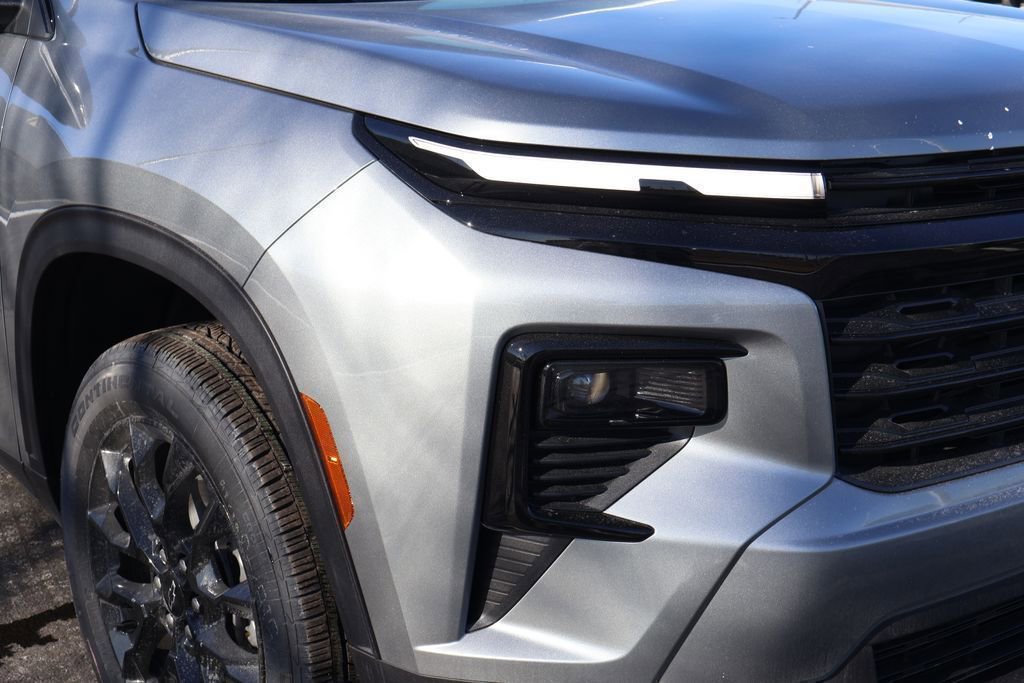 New 2026 Chevrolet Traverse LT w/ Midnight/Sport Edition FWD image 3
