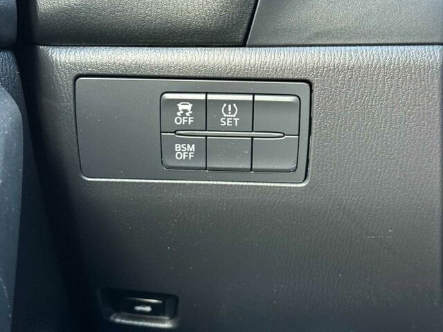 Used 2016 MAZDA MAZDA3 i Touring w/ Popular Equipment Package FWD image 31