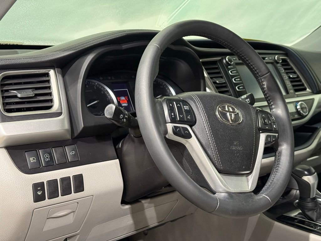 Used 2019 Toyota Highlander XLE image 17