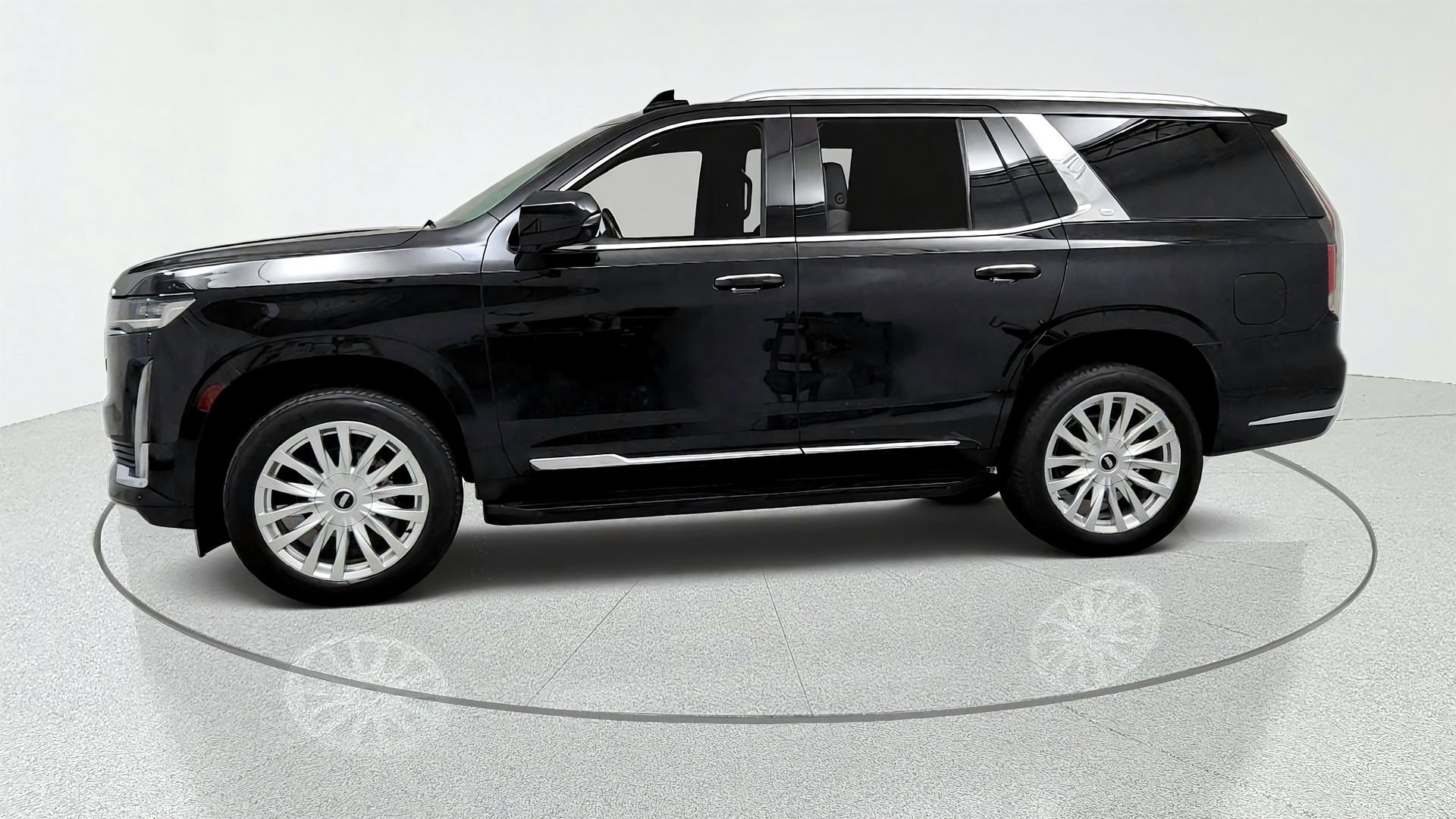 Used 2022 Cadillac Escalade Luxury w/ LPO, Floor Liner Package AWD/4WD image 2