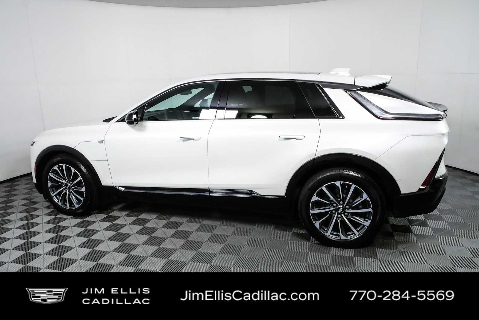 Used 2024 Cadillac Lyriq Sport RWD image 29