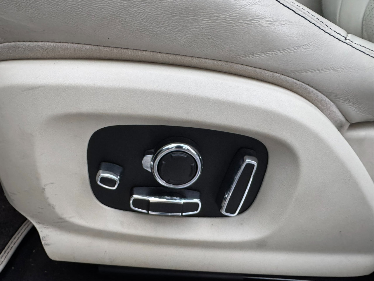 Used 2016 Jaguar XJ L Portfolio image 11