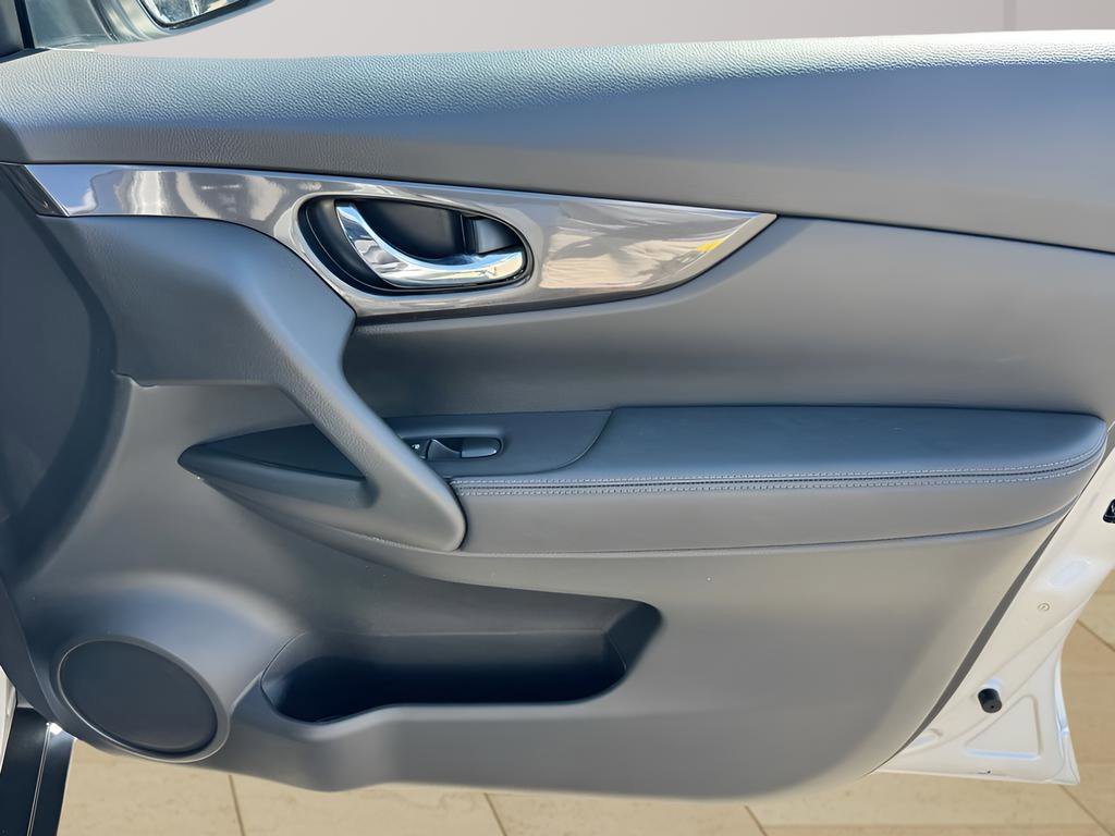 Used 2019 Nissan Rogue SV w/ Premium Package FWD image 10