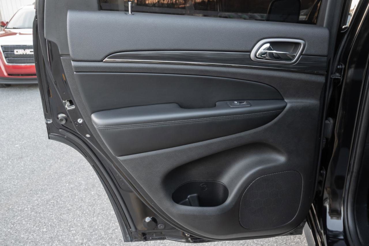 Used 2020 Jeep Grand Cherokee Limited X image 17