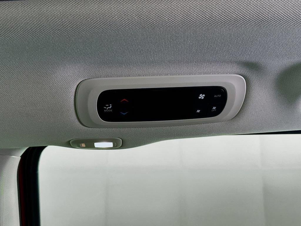 Used 2022 Chrysler Pacifica Limited FWD image 34