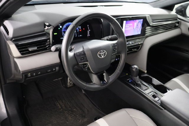 Used 2025 Toyota Camry SE w/ Convenience Package FWD image 20
