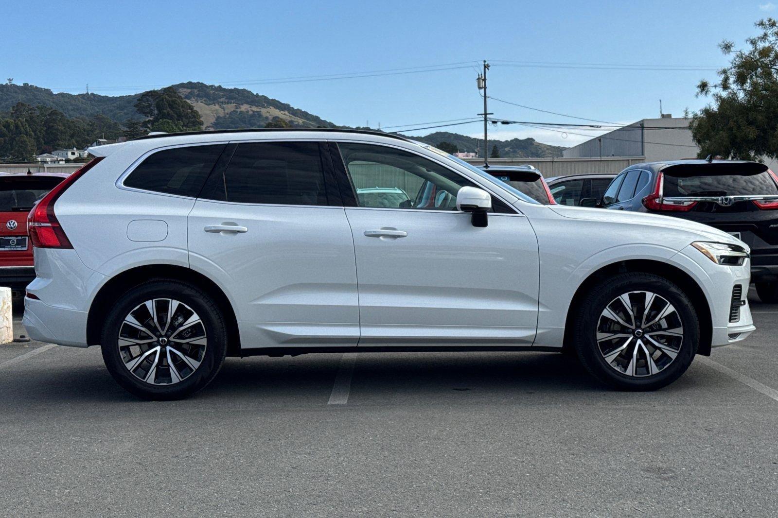 Certified 2023 Volvo XC60 B5 Core w/ Climate Package AWD/4WD image 9