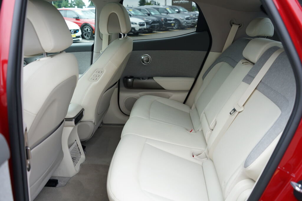 Used 2024 Genesis GV60 RWD image 17