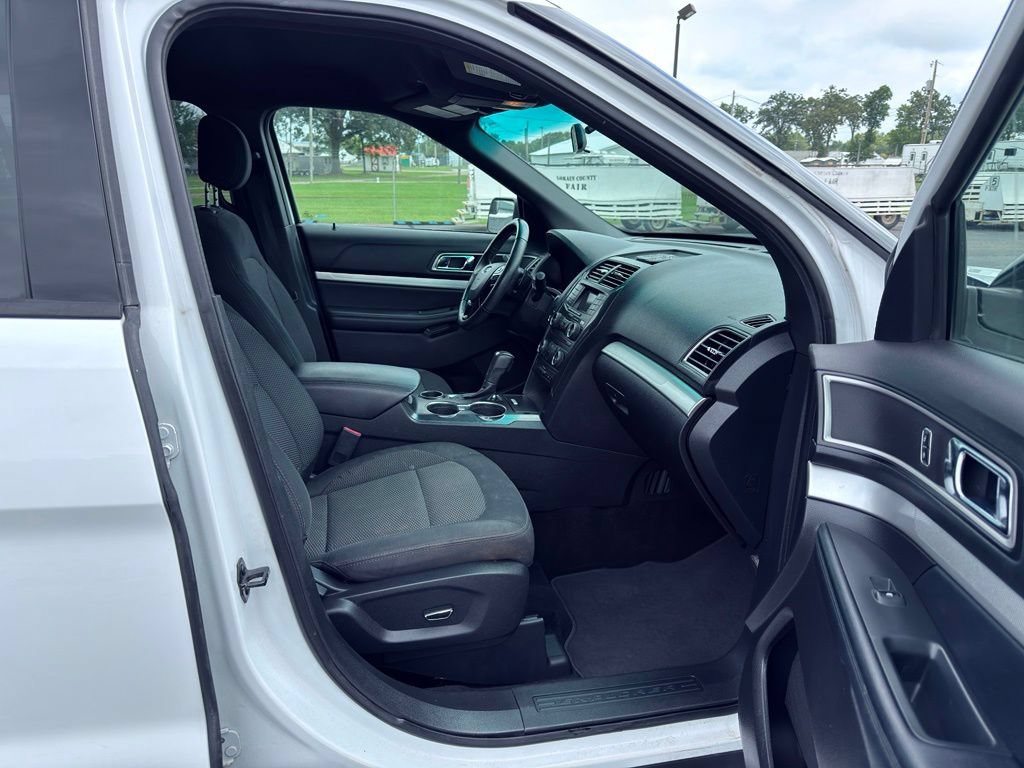 Used 2017 Ford Explorer XLT FWD image 31