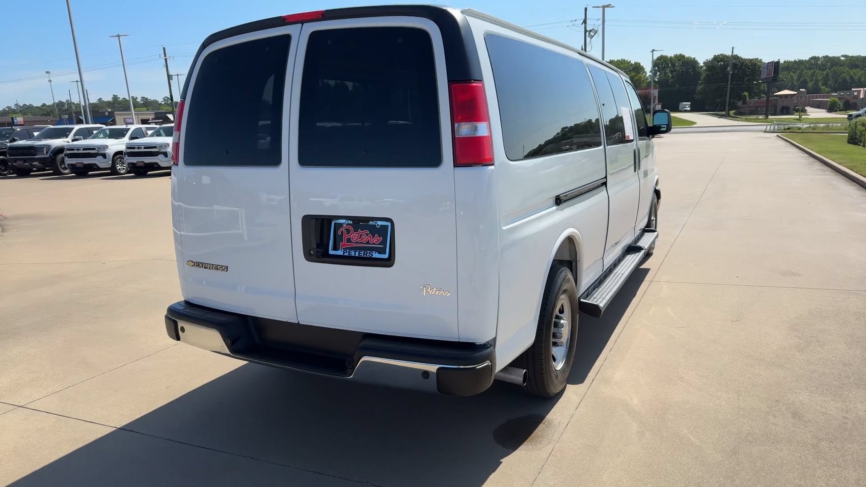 Used 2025 Chevrolet Express 3500 LT w/ LT Preferred Equipment Group RWD image 8
