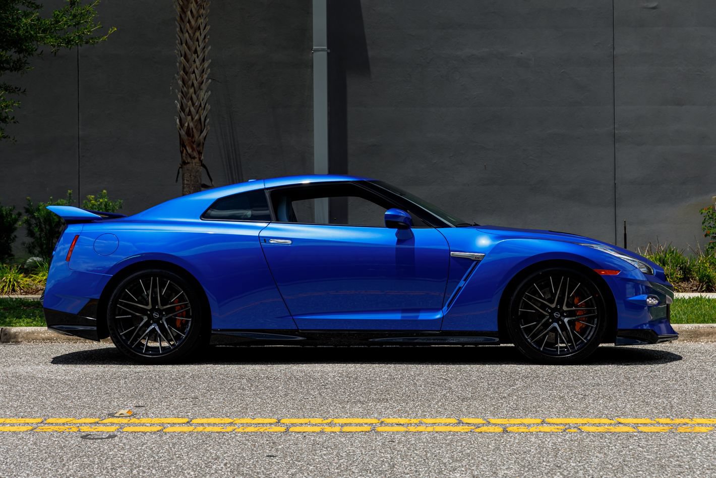 Used 2024 Nissan GT-R AWD/4WD image 8