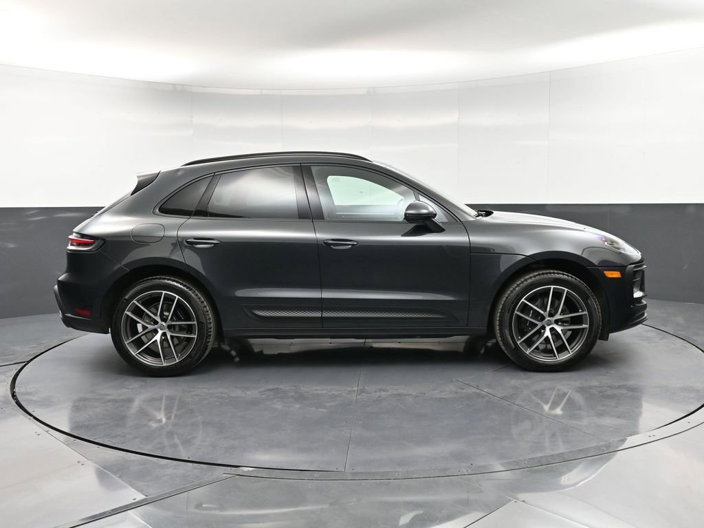 Certified 2025 Porsche Macan image 9